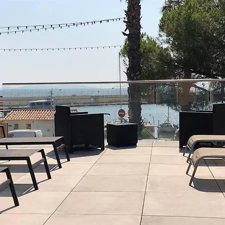 110 M2 De Terras Vue Mer, Pieds Dans L Eau Pour 6 Pers Maxi Avec Clim Et Wifi Fibre Avec 390 Places De Parking Gratuites A Proximite * Hyères