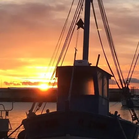 110 M2 De Terras Vue Mer, Pieds Dans L Eau Pour 6 Pers Maxi Avec Clim Et Wifi Fibre Avec 390 Places De Parking Gratuites A Proximite Lägenhet