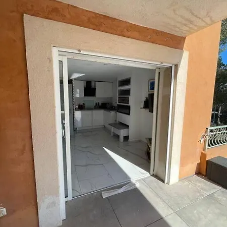 Lägenhet 110 M2 De Terras Vue Mer, Pieds Dans L Eau Pour 6 Pers Maxi Avec Clim Et Wifi Fibre Avec 390 Places De Parking Gratuites A Proximite