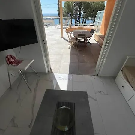 110 M2 De Terras Vue Mer, Pieds Dans L Eau Pour 6 Pers Maxi Avec Clim Et Wifi Fibre Avec 390 Places De Parking Gratuites A Proximite Lägenhet Hyères