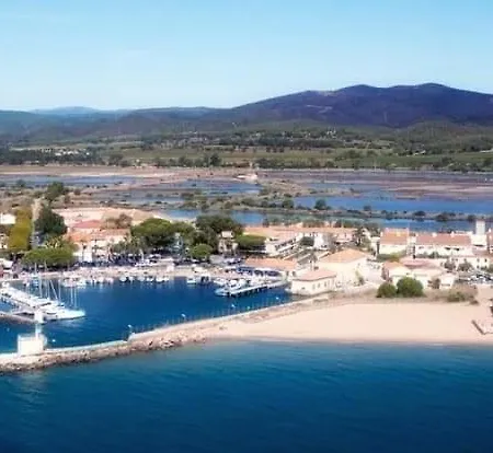 110 M2 De Terras Vue Mer, Pieds Dans L Eau Pour 6 Pers Maxi Avec Clim Et Wifi Fibre Avec 390 Places De Parking Gratuites A Proximite * Hyères