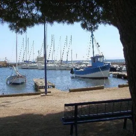 Lägenhet 110 M2 De Terras Vue Mer, Pieds Dans L Eau Pour 6 Pers Maxi Avec Clim Et Wifi Fibre Avec 390 Places De Parking Gratuites A Proximite Hyères