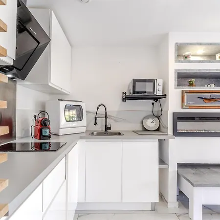 Apartman 110 M2 De Terras Vue Mer, Pieds Dans L Eau Pour 6 Pers Maxi Avec Clim Et Wifi Fibre Avec 390 Places De Parking Gratuites A Proximite