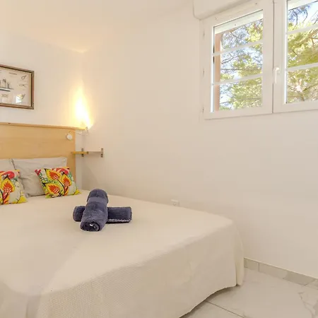 110 M2 De Terras Vue Mer, Pieds Dans L Eau Pour 6 Pers Maxi Avec Clim Et Wifi Fibre Avec 390 Places De Parking Gratuites A Proximite Apartman *