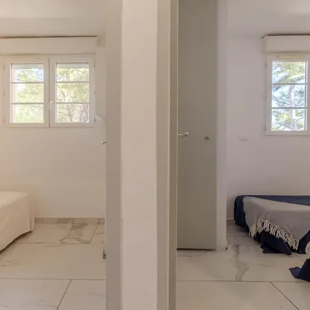 Apartman 110 M2 De Terras Vue Mer, Pieds Dans L Eau Pour 6 Pers Maxi Avec Clim Et Wifi Fibre Avec 390 Places De Parking Gratuites A Proximite Hyères