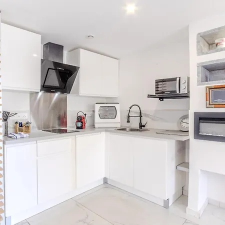 110 M2 De Terras Vue Mer, Pieds Dans L Eau Pour 6 Pers Maxi Avec Clim Et Wifi Fibre Avec 390 Places De Parking Gratuites A Proximite Apartman