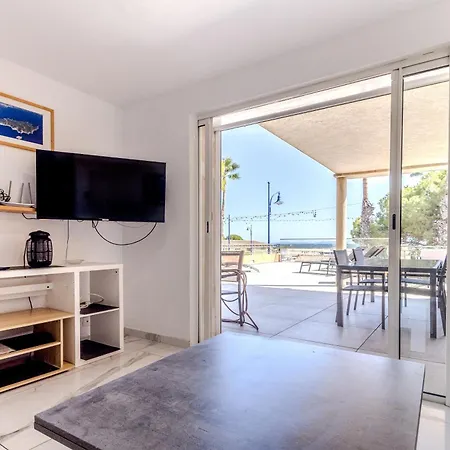 Apartman 110 M2 De Terras Vue Mer, Pieds Dans L Eau Pour 6 Pers Maxi Avec Clim Et Wifi Fibre Avec 390 Places De Parking Gratuites A Proximite Hyères